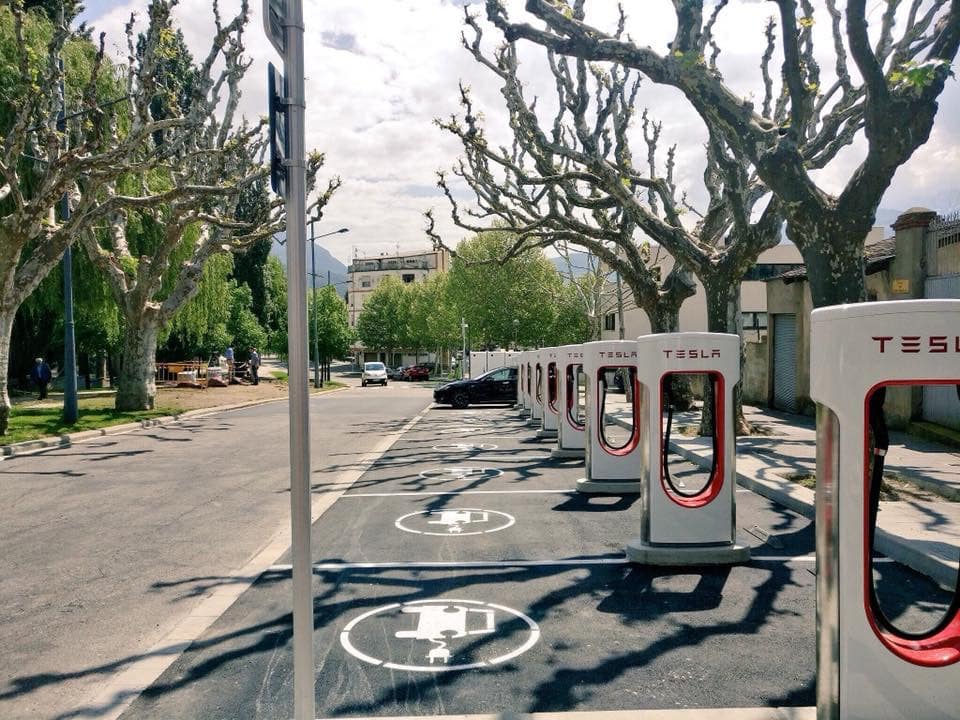 Zona de súperchargers Tesla