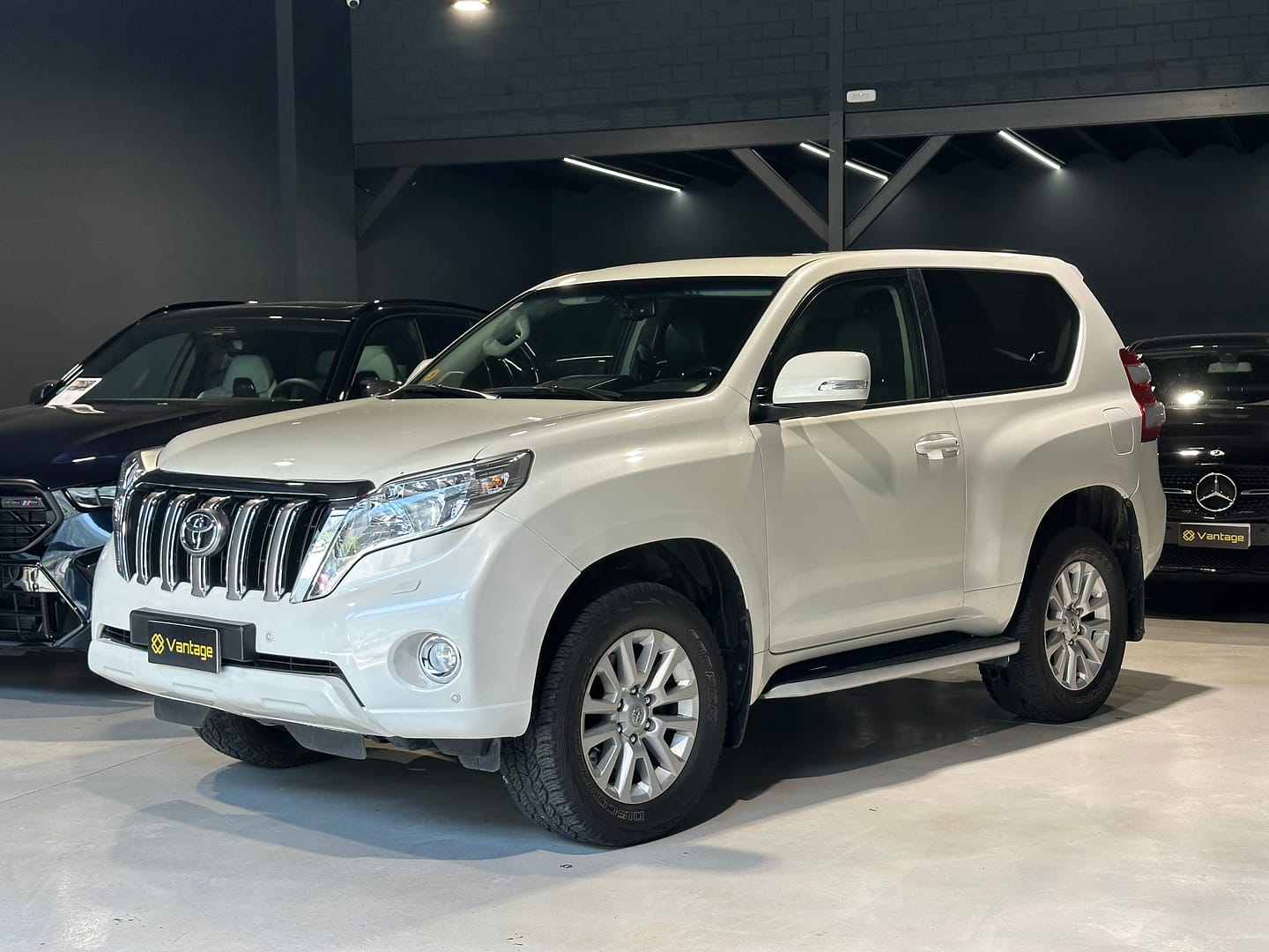TOYOTA-LAND-CRUISER_8824901d3c2d