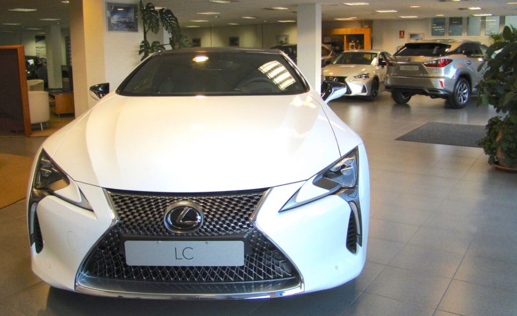 Interior del concessionari de Lexus a Andorra