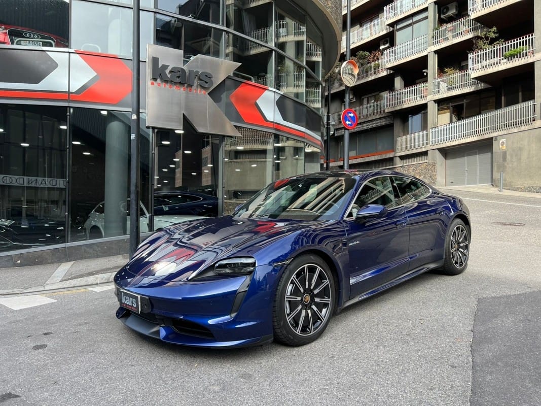 Porsche TAYCAN Turbo