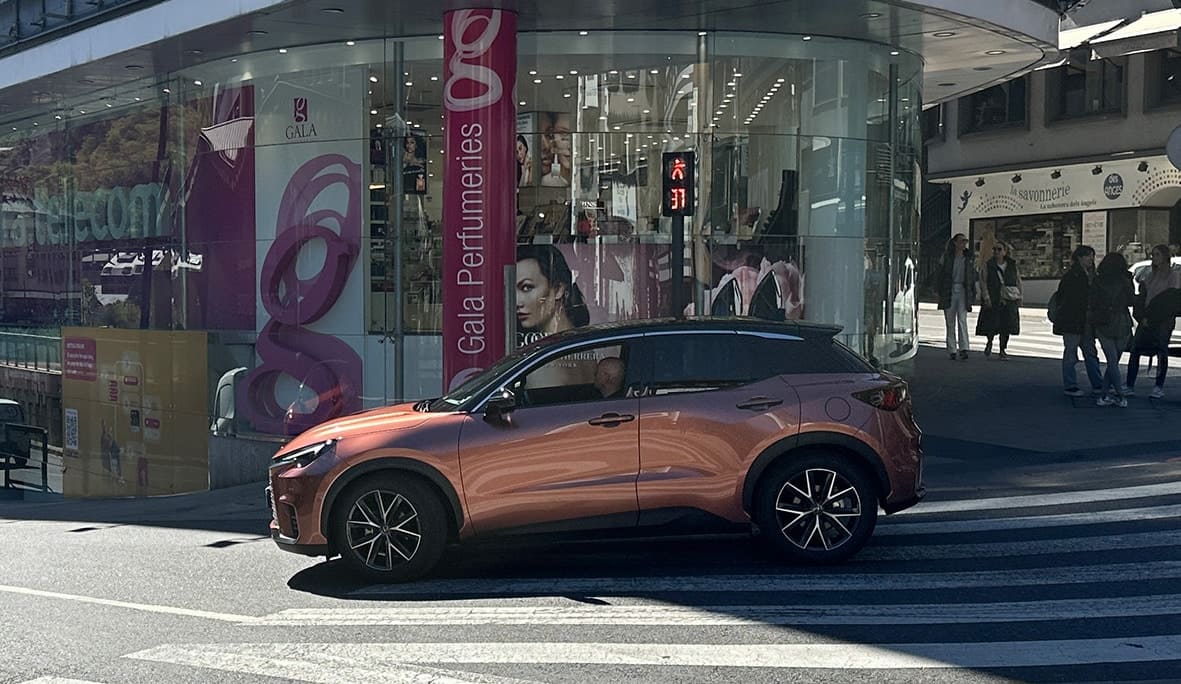 Primer contacte amb l’LBX, el nou crossover premium de Lexus