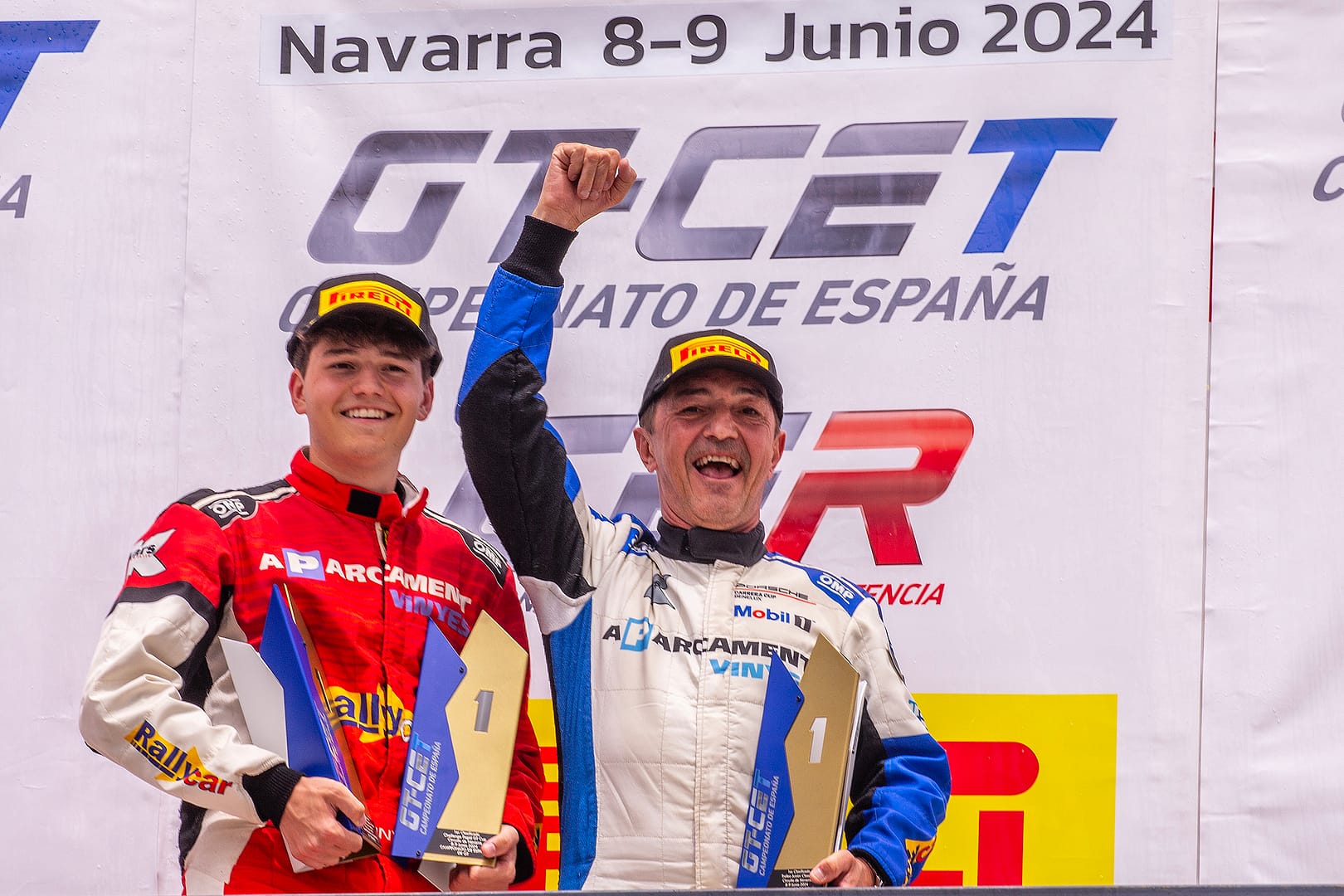 Joan Vinyes Jr celebra al podi de Los Arcos el seu debut en asfalt