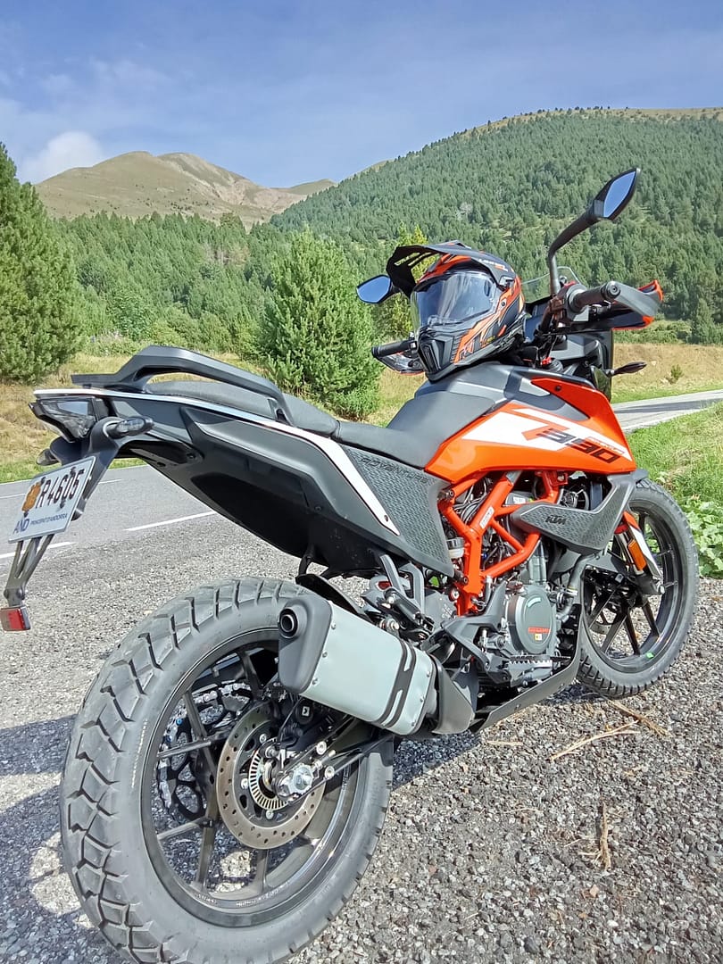 MOTO 3_af1b6cb0f600