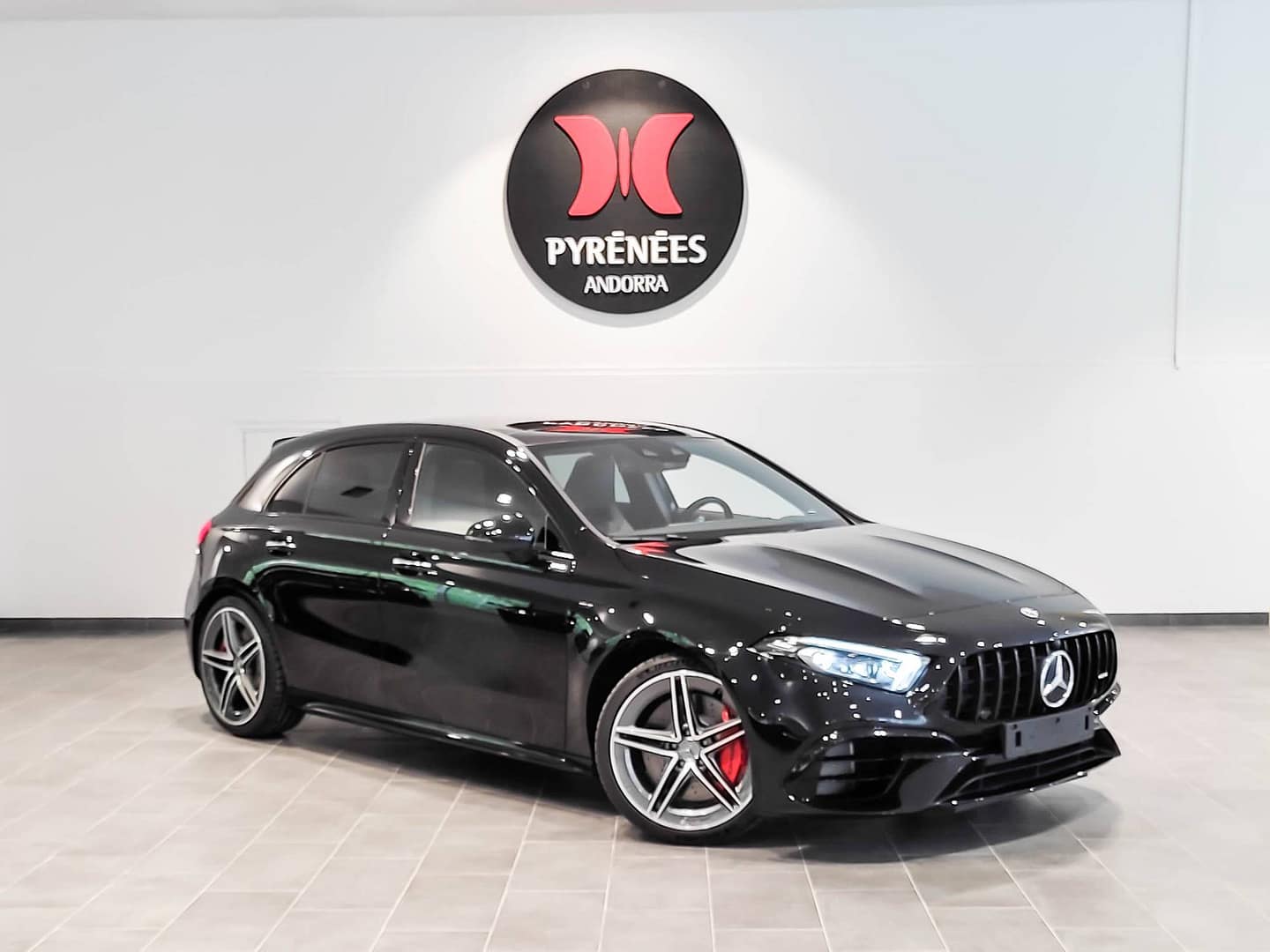 Mercedes-Benz A 45 AMG S 4MaticMercedes-Benz A 45 AMG S 4Matic