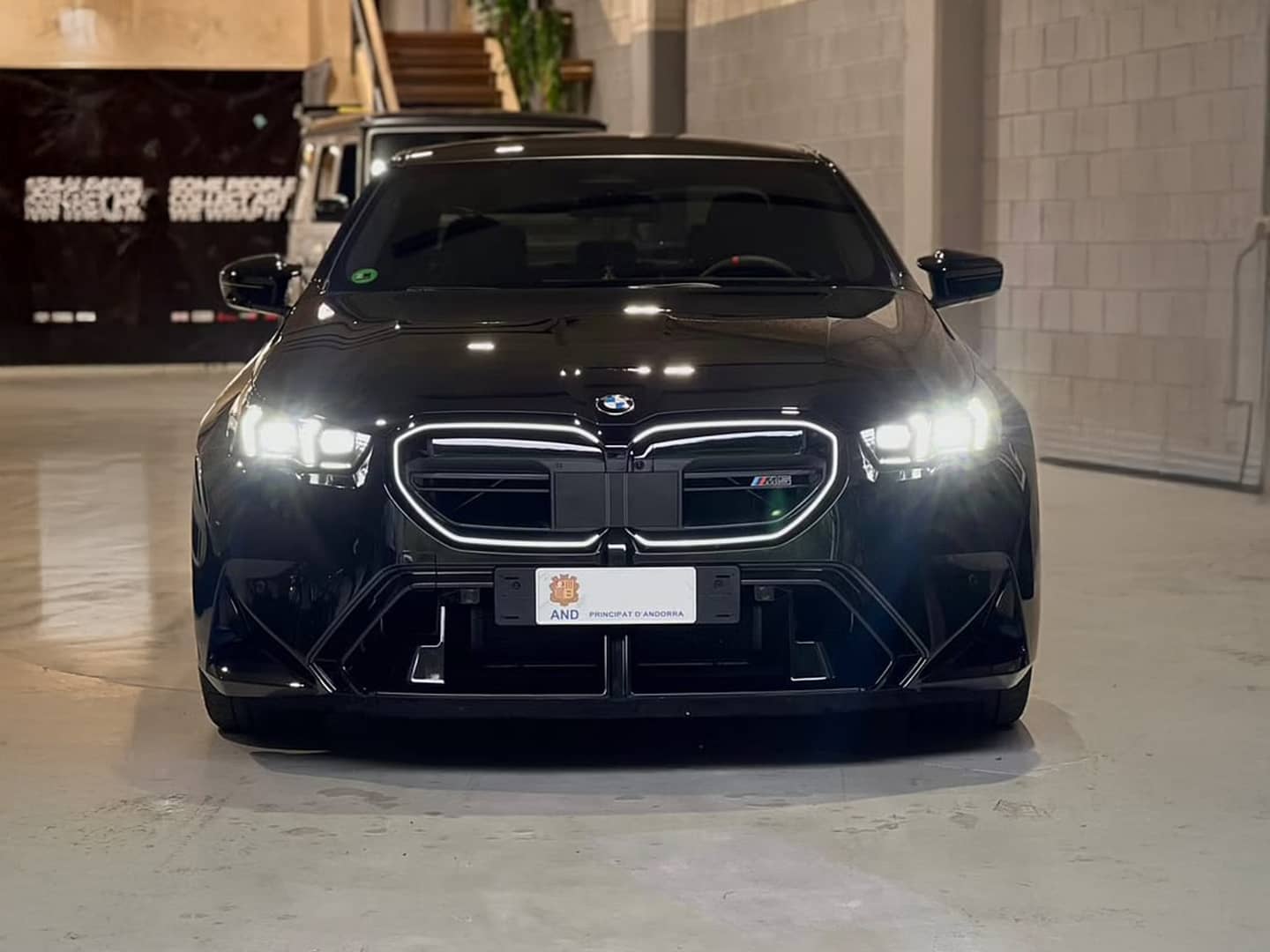1 BMW M5_7e94613ca3df