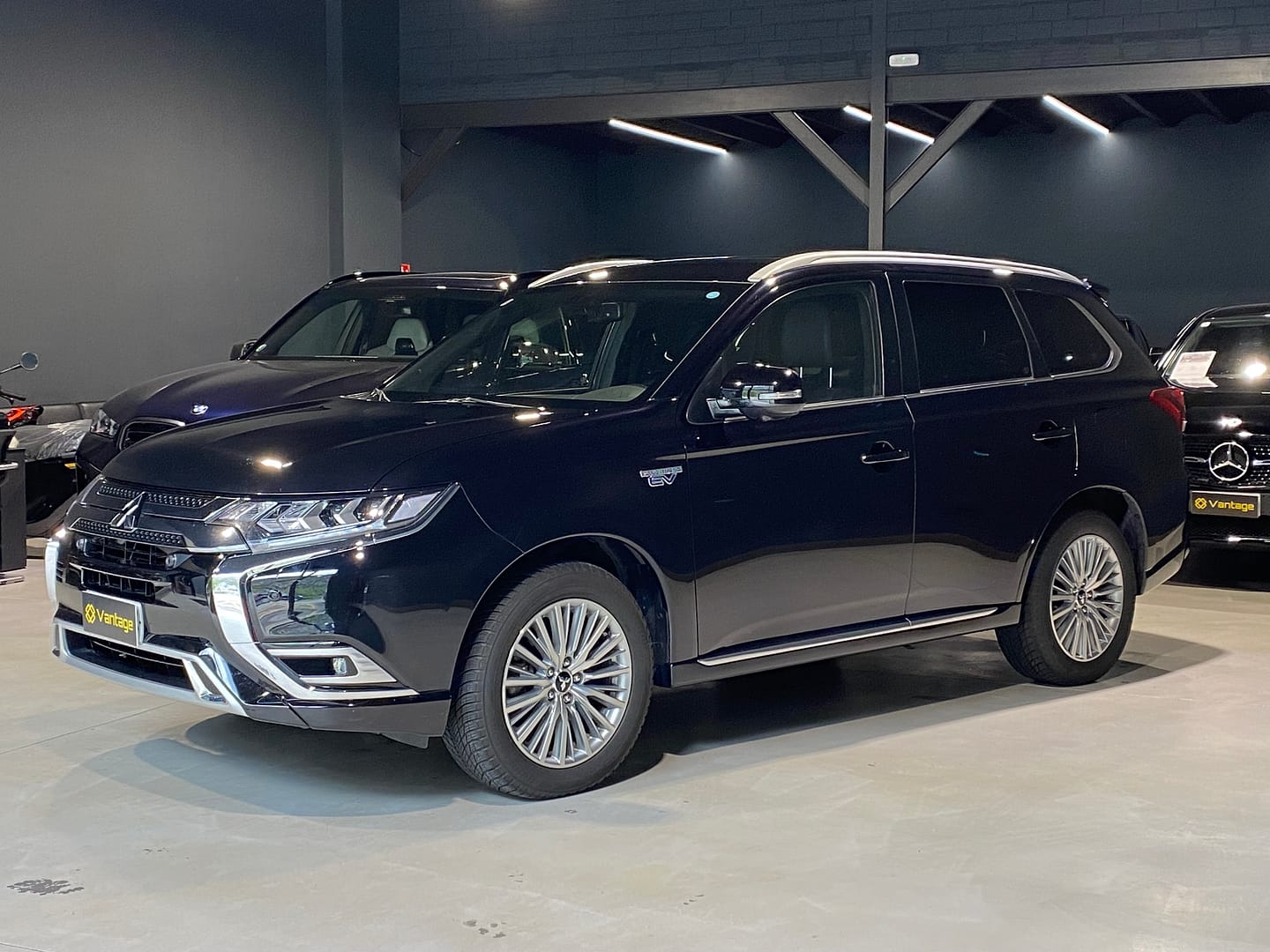 MITSHUBISHI-OUTLANDER-PHEV_915106a5db3d