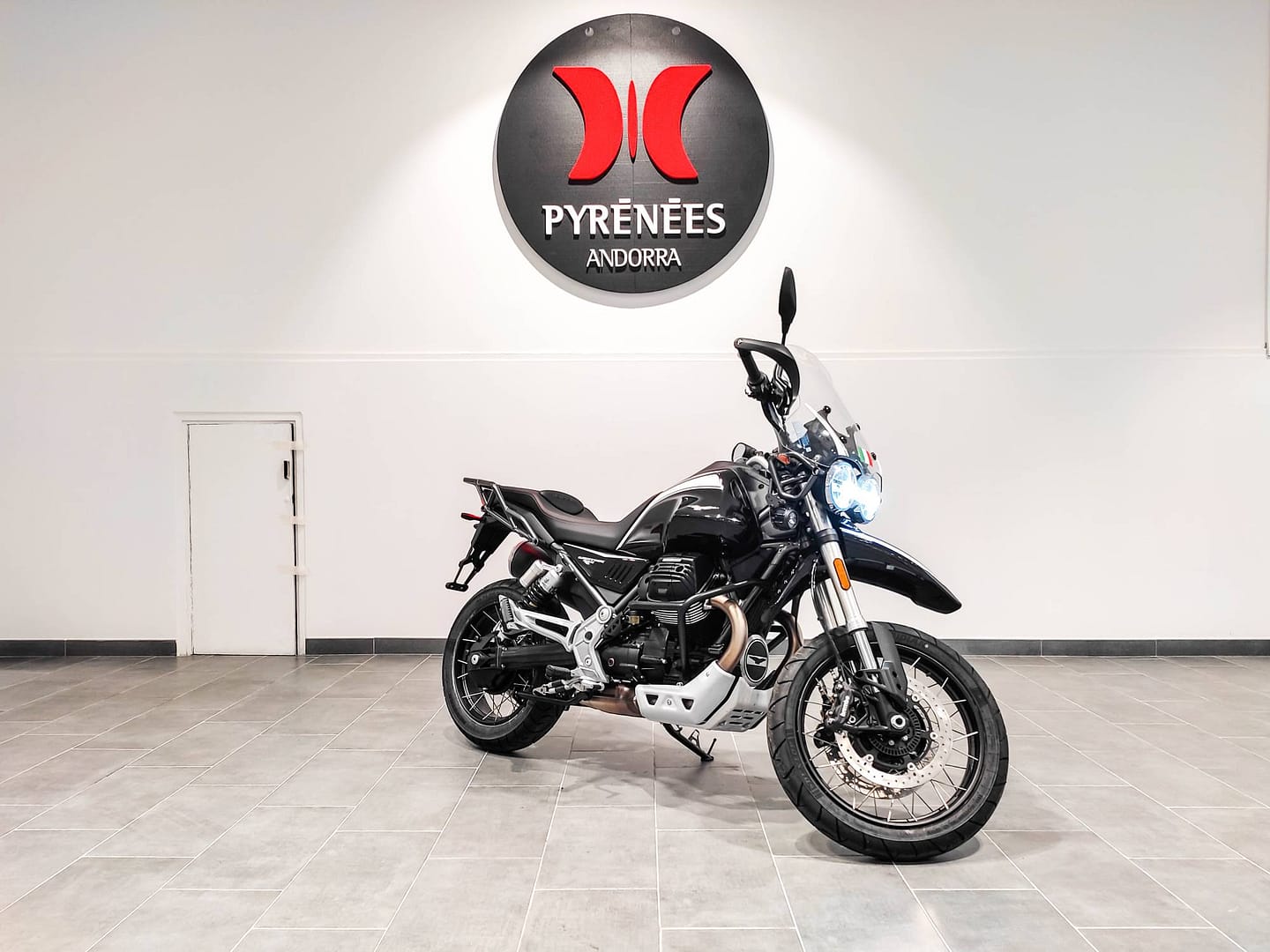 Moto Guzzi V85 TT Centenario