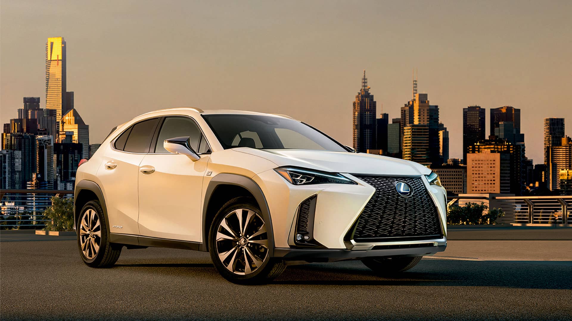 Frontal-lateral del nou UX de Lexus