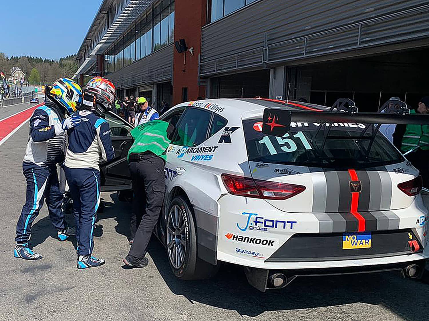 Un toc amb un rival deixa a Vinyes-Font sense opcions de podi a Spa