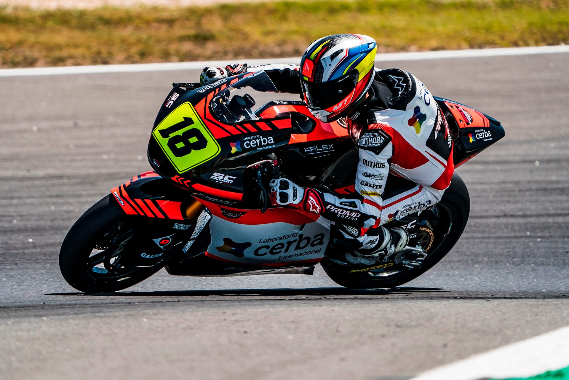 Tot i la doble fractura a la mà, Cardelús signa un 5è lloc a Estoril