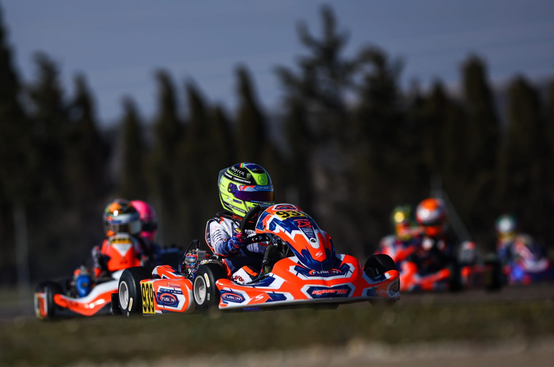 El motor enfosqueix el debut internacional de Tony Cachafeiro